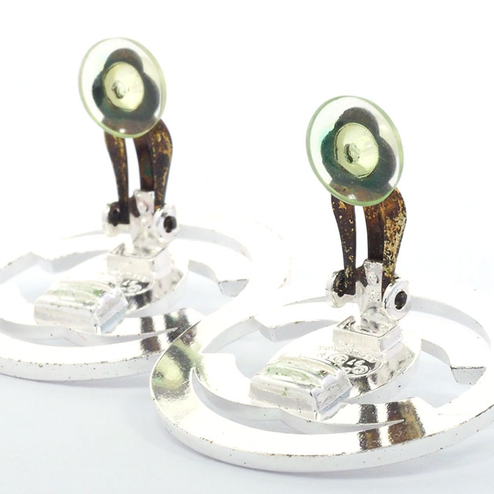 シャネル ココマーク ラウンド 透かし シルバーカラー クリップタイプ 【イヤリング】 シャネル ココマーク ラウンド 透かし シルバーカラー クリップタイプ 【イヤリング】