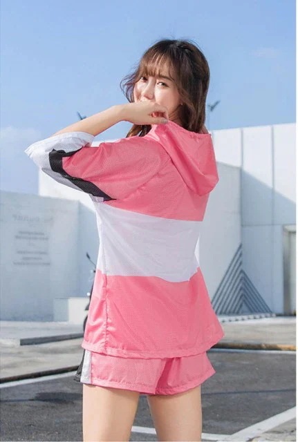 1つ買うと1つ無料水着 レディース 4点セット 小胸 バンドゥ パレオ 日焼け防止 パッド付き 体型カバー