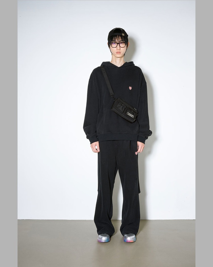 【THE MUSEUM VISITOR】 TV HEART LOGO SWEATPANTS : BLACK 【THE MUSEUM VISITOR】 TV HEART LOGO SWEATPANTS : BLACK