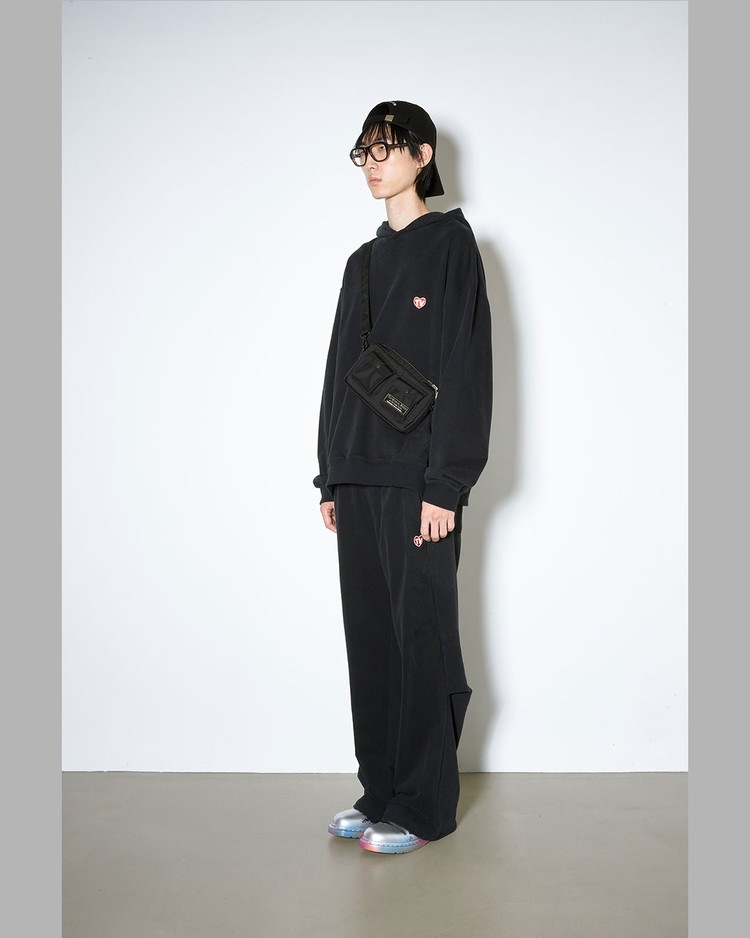 【THE MUSEUM VISITOR】 TV HEART LOGO SWEATPANTS : BLACK 【THE MUSEUM VISITOR】 TV HEART LOGO SWEATPANTS : BLACK