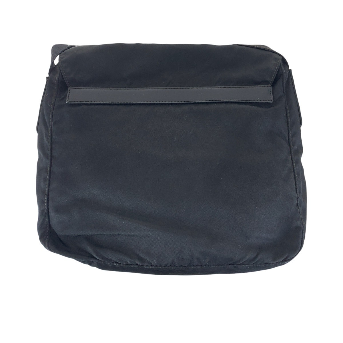 黒のレザー三角形ショルダーバッグ ワンショルダーバッグ レザー