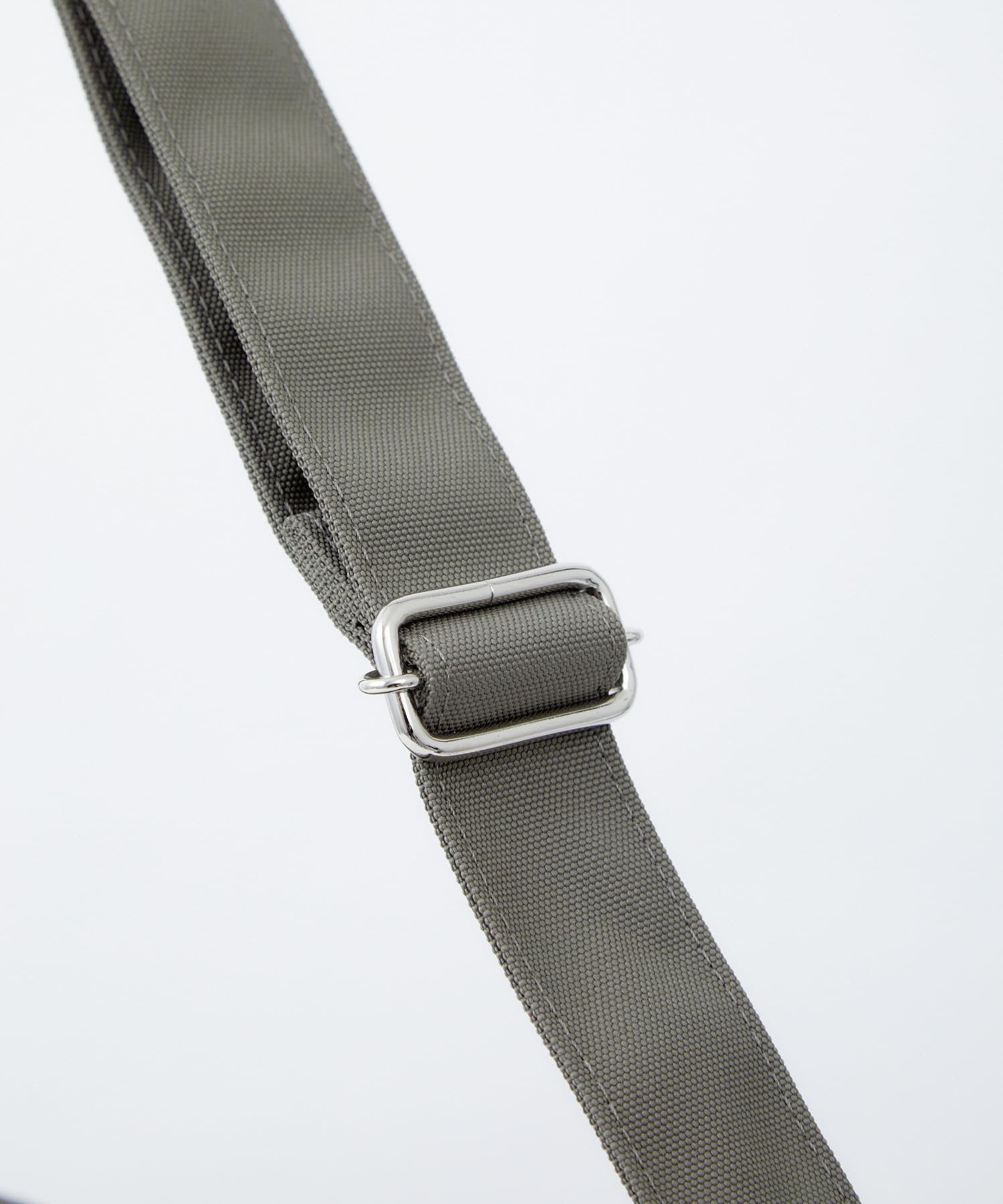 [アネロ] ショルダーバッグ A4 撥水/多収納 TOGO ATS0661Z オリーブ