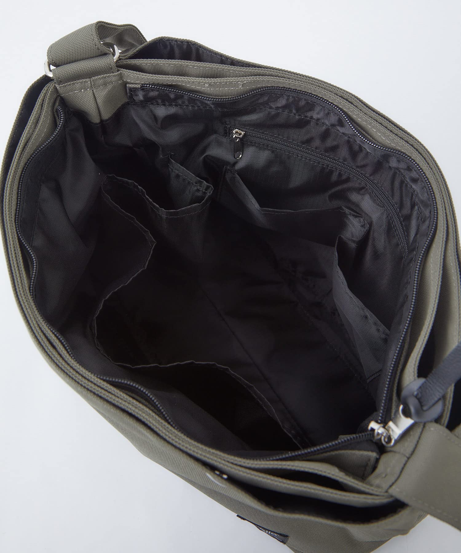 [アネロ] ショルダーバッグ A4 撥水/多収納 TOGO ATS0661Z オリーブ