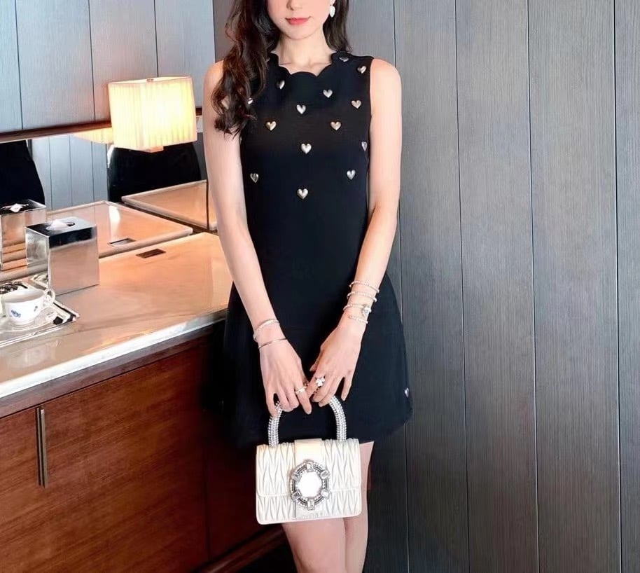 新入荷　ソリッドハートミニワンピース　人気トップス　コーデ　パーティードレス　二次会　上品　おしゃれ