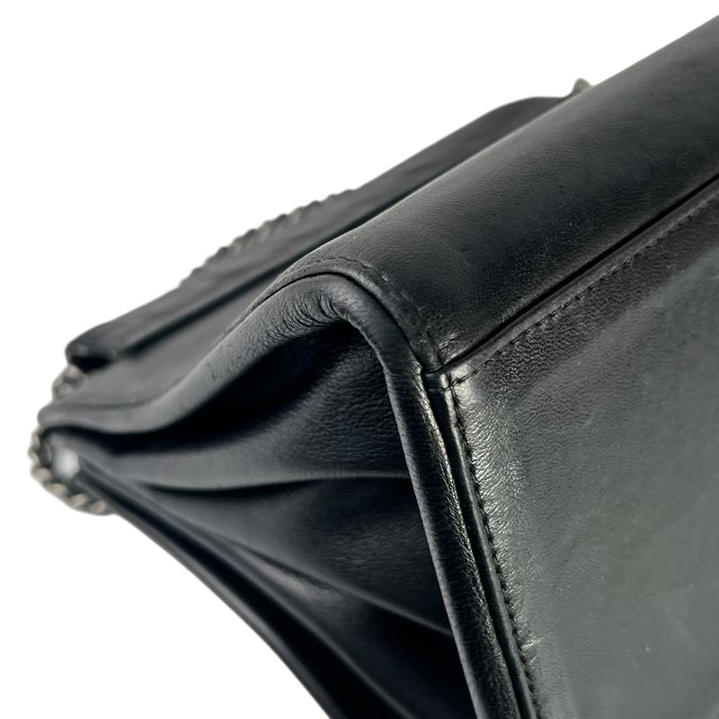 CHANEL シャネル チョコバー ラムスキン ショルダーバッグ ブラック A-8042 CHANEL シャネル チョコバー ラムスキン ショルダーバッグ ブラック A-8042