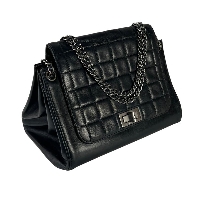 CHANEL シャネル チョコバー ラムスキン ショルダーバッグ ブラック A-8042 CHANEL シャネル チョコバー ラムスキン ショルダーバッグ ブラック A-8042