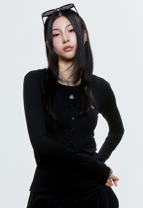 (DUC) V-Neck Crop Cardigan Black & Gray レディース服 韓国 ボタン (DUC) V-Neck Crop Cardigan Black & Gray レディース服 韓国 ボタン