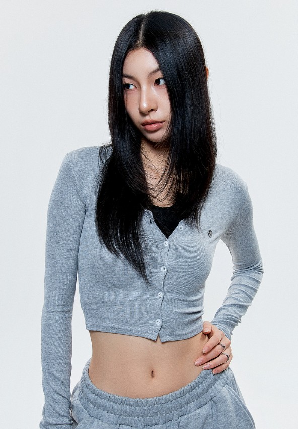 (DUC) V-Neck Crop Cardigan Black & Gray レディース服 韓国 ボタン (DUC) V-Neck Crop Cardigan Black & Gray レディース服 韓国 ボタン