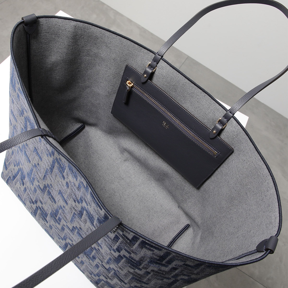 FENDI フェンディ トートバッグ ROLL LARGE ロール ラージ 8BH425 ASU1 レディース メンズ FF柄 ズッカ柄 リバーシブル 鞄 F1