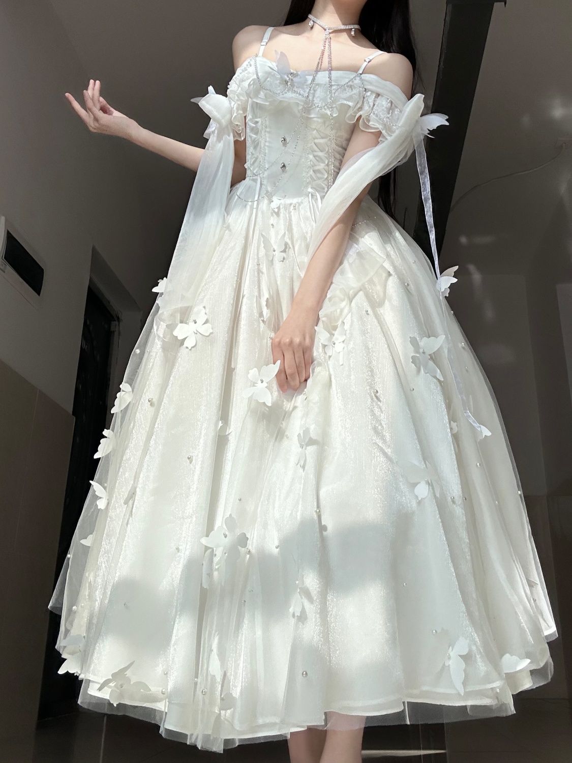 白い夏の風のベルスプリングと夏の白い月明かりの階段蝶のテーマゴッドセンシングスカート