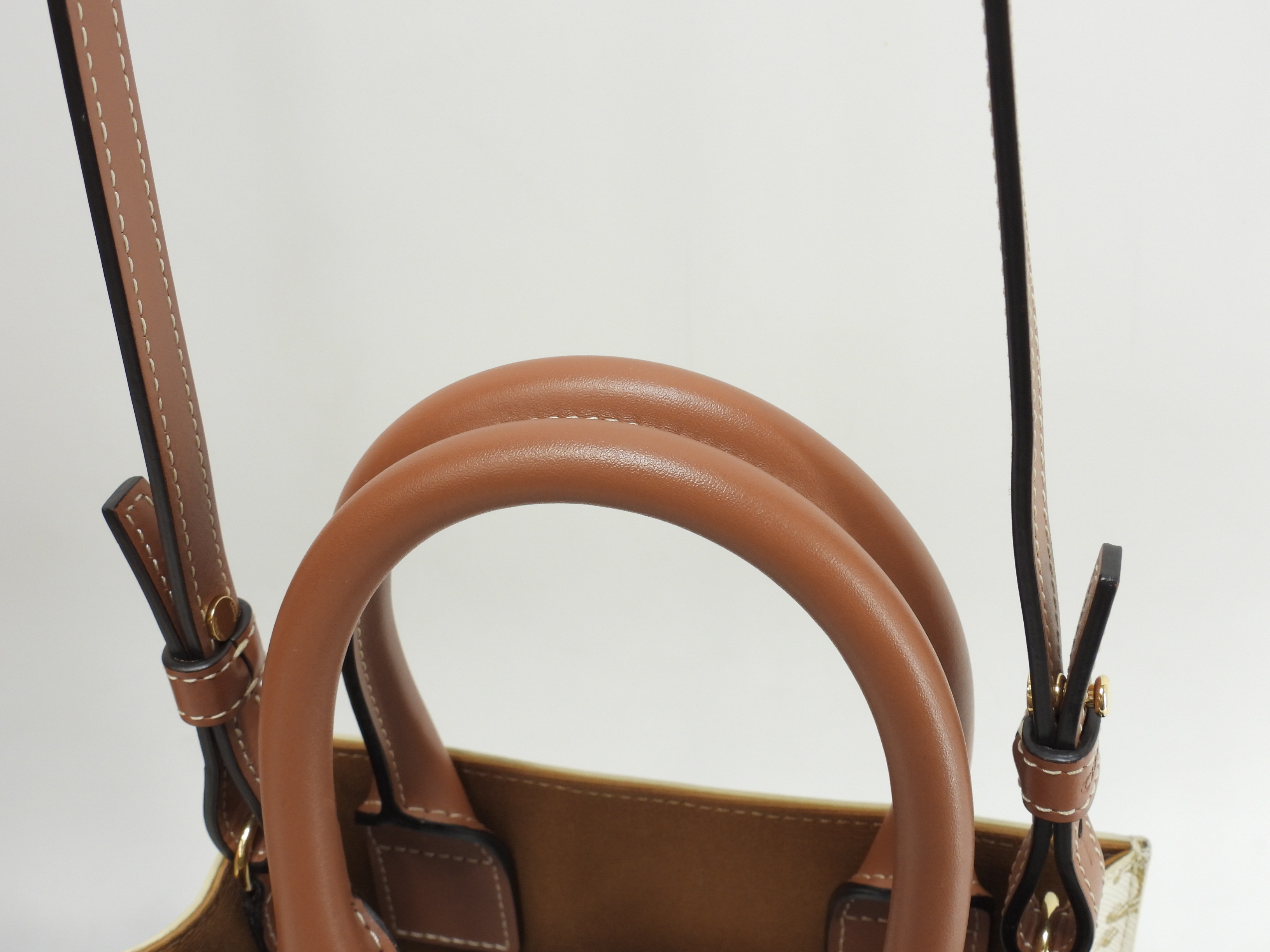 ミニヴァーティカルカバ トリオンフ 白茶 ポシェット ミニトートバッグ 美品@ 10 ミニヴァーティカルカバ トリオンフ 白茶 ポシェット ミニトートバッグ 美品@ 10