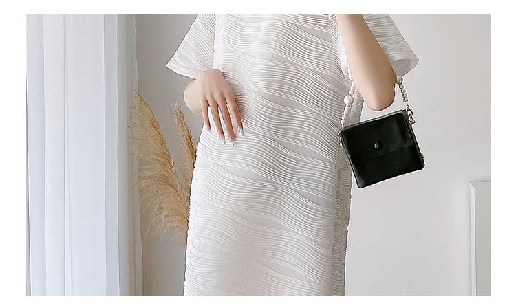 ワンピース レディース Tシャツ ミディアム丈 ひざ丈 ルーズ 半袖 襟付き ウェーブ ピンタック クルーネック ゆったり Aライン こなれ感 かわいい 大人可愛い きれいめ シンプル カジュアル w