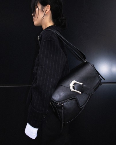 【IUGAMAKARAS】Bumpy Buckle Holster Bag 【IUGAMAKARAS】Bumpy Buckle Holster Bag
