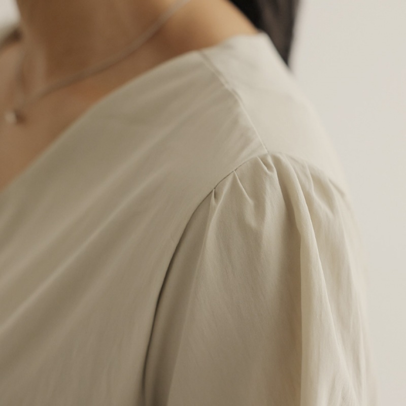 [Elysia] フリル付きベルト付きVショートスリーブドレス