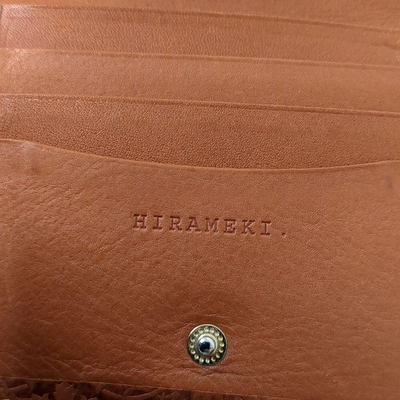 【中古】HIRAMEKI ヒラメキ　HIRAMEKI ヒラメキ　牛革 型押し ウィリアムモリス アートデザイン
