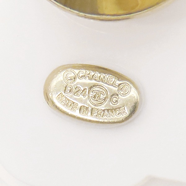 シャネル CHANEL ブローチ ピンブローチ 車 プラスチック ピンク ゴールド金具 ピンバッチ クルーズコレクション D24C 【箱】【中古】 シャネル CHANEL ブローチ ピンブローチ 車 プラスチック ピンク ゴールド金具 ピンバッチ クルーズコレクション D24C 【箱】【中古】