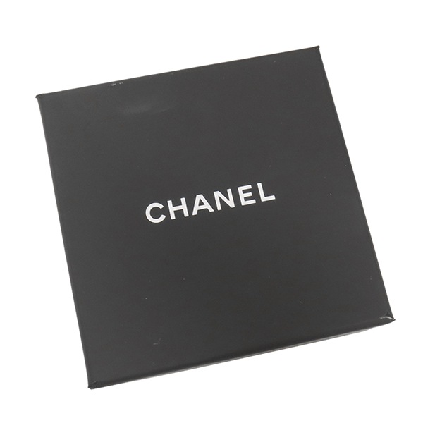シャネル CHANEL ブローチ ピンブローチ 車 プラスチック ピンク ゴールド金具 ピンバッチ クルーズコレクション D24C 【箱】【中古】 シャネル CHANEL ブローチ ピンブローチ 車 プラスチック ピンク ゴールド金具 ピンバッチ クルーズコレクション D24C 【箱】【中古】