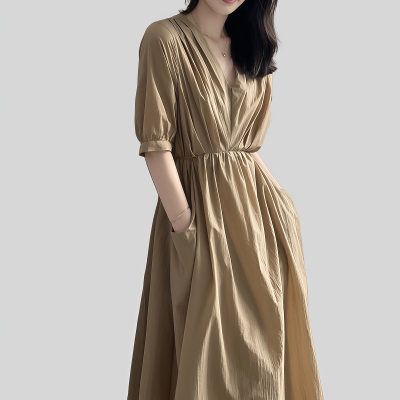 復古のVネックのしわのワンピース2025夏の新型の気質は腰の中で長いスカートを結びます 復古のVネックのしわのワンピース2025夏の新型の気質は腰の中で長いスカートを結びます