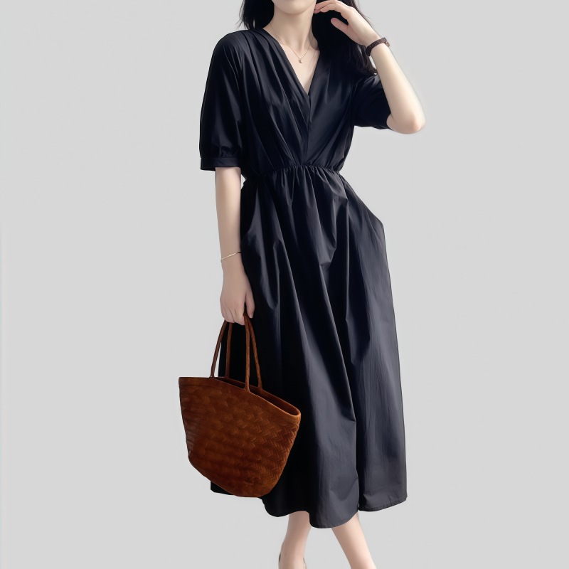 復古のVネックのしわのワンピース2025夏の新型の気質は腰の中で長いスカートを結びます 復古のVネックのしわのワンピース2025夏の新型の気質は腰の中で長いスカートを結びます