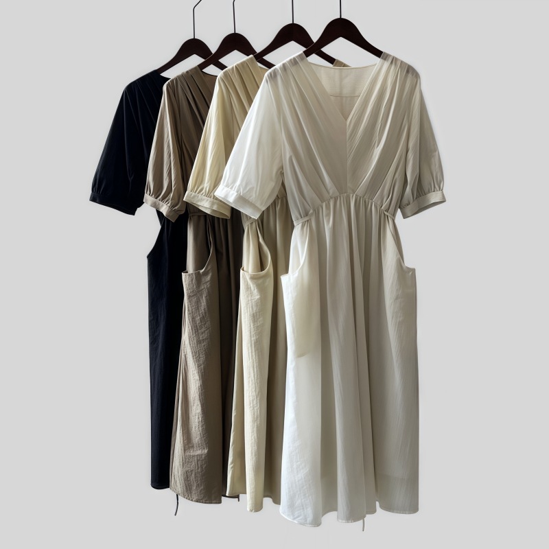 復古のVネックのしわのワンピース2025夏の新型の気質は腰の中で長いスカートを結びます 復古のVネックのしわのワンピース2025夏の新型の気質は腰の中で長いスカートを結びます