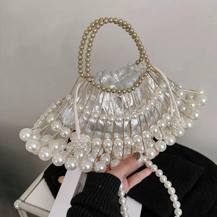 【韓国ins大人気】パール ビーズ ショルダー ハンドバッグ クラッチ 2way 扇型 韓国ファッション【azkss24-207】【予約販売:15-20日入荷予定順次発送】60込 【韓国ins大人気】パール ビーズ ショルダー ハンドバッグ クラッチ 2way 扇型 韓国ファッション【azkss24-207】【予約販売:15-20日入荷予定順次発送】60込