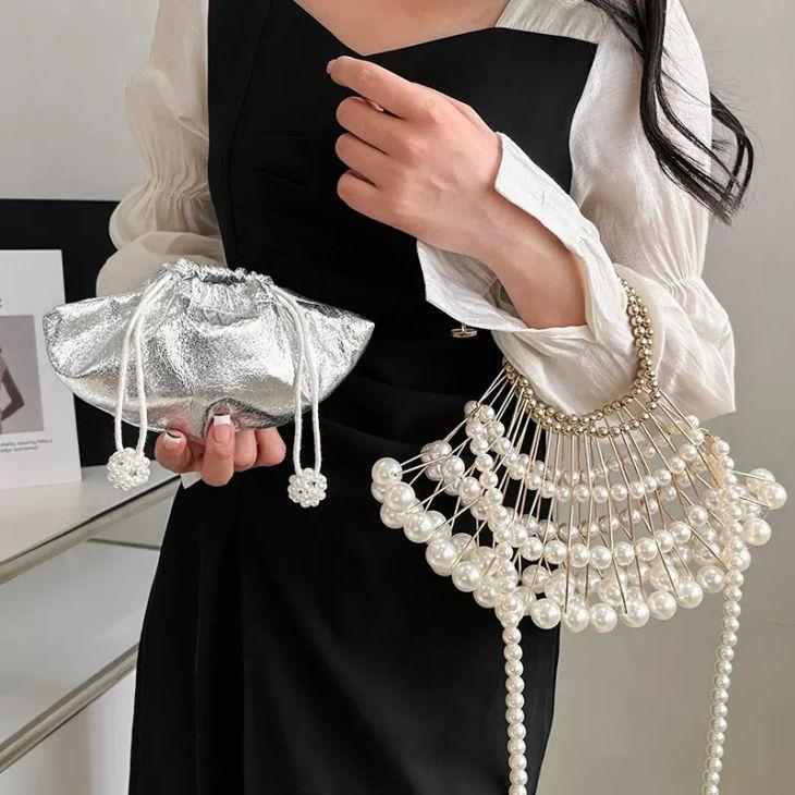 【韓国ins大人気】パール ビーズ ショルダー ハンドバッグ クラッチ 2way 扇型 韓国ファッション【azkss24-207】【予約販売:15-20日入荷予定順次発送】60込 【韓国ins大人気】パール ビーズ ショルダー ハンドバッグ クラッチ 2way 扇型 韓国ファッション【azkss24-207】【予約販売:15-20日入荷予定順次発送】60込