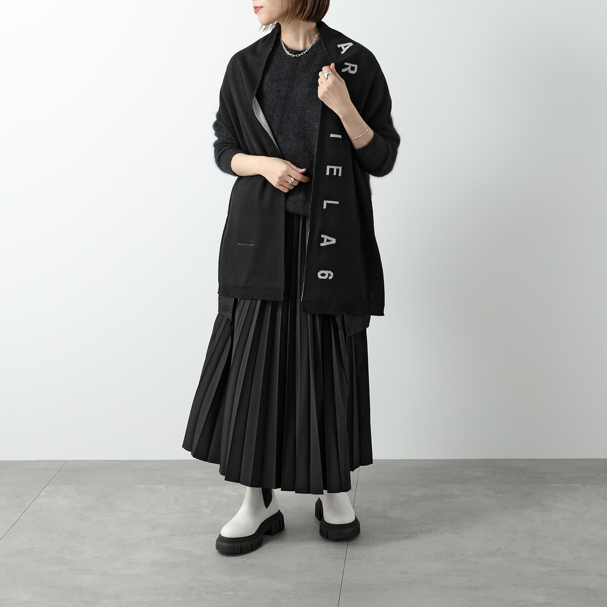 MM6 KIDS エムエムシックス メゾンマルジェラ キッズ マフラー M60713 MM04C レディース ガールズ ウールブレンド ラメ ロゴ カラー2色 MM6 KIDS エムエムシックス メゾンマルジェラ キッズ マフラー M60713 MM04C レディース ガールズ ウールブレンド ラメ ロゴ カラー2色