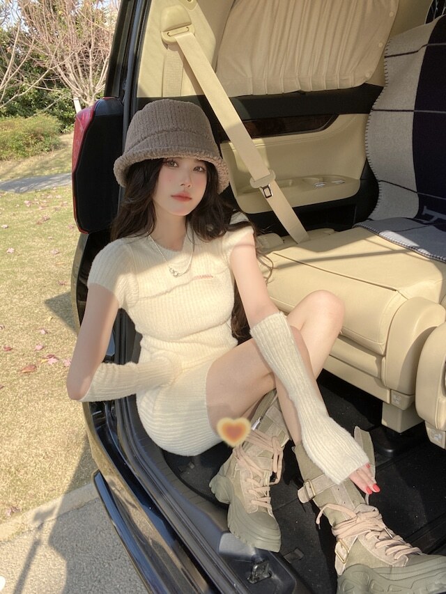 アームカバー付き ニット ワンピース カットアウト 半袖 胸あき 大人可愛い ママコーデ ママファッション 韓国系 オルチャン 人気 トレンド 新作 20代 30代 40代 きれいめ レト