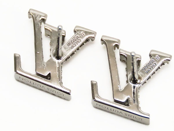 新品同様ルイヴィトンブックルドレイユLVアイコニックストラスピアスシルバーラインストーンメタルM00608 新品同様ルイヴィトンブックルドレイユLVアイコニックストラスピアスシルバーラインストーンメタルM00608