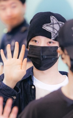 Doodle Star Short (Black) TWSシンユ着用！かわいいビーニー ENHYPEN声優着用！！ ビーニー帽子