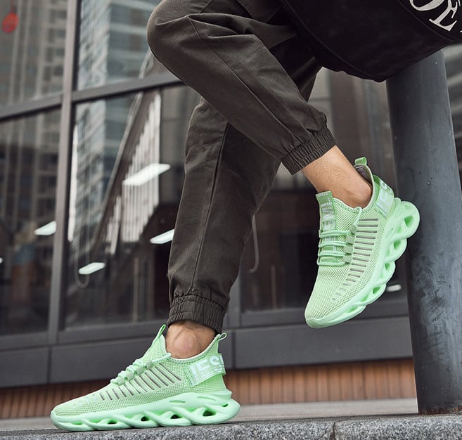 靴 シューズ 人気 おすすめ おしゃれ お洒落 はやり 流行り 激安 安い お得 プチプラ スニーカー 運動靴 ニット メッシュ 歩きやすい ハイテク 足に優しい 韓国 かっこいい fo00