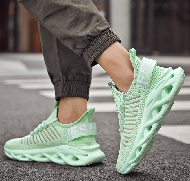 靴 シューズ 人気 おすすめ おしゃれ お洒落 はやり 流行り 激安 安い お得 プチプラ スニーカー 運動靴 ニット メッシュ 歩きやすい ハイテク 足に優しい 韓国 かっこいい fo00