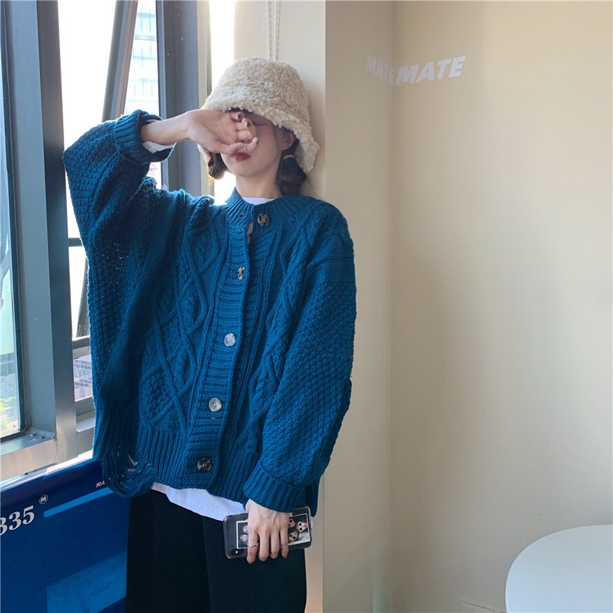 オーバーサイズ ケーブル編み ニット カーディガン トップス ミディアム丈 袖あり 長袖 ボリューム袖 ドロップショルダー ラウンドネック 襟なし ケーブルニット 編み込み 厚手 かわいい 大人可愛い オーバーサイズ ケーブル編み ニット カーディガン トップス ミディアム丈 袖あり 長袖 ボリューム袖 ドロップショルダー ラウンドネック 襟なし ケーブルニット 編み込み 厚手 かわいい 大人可愛い