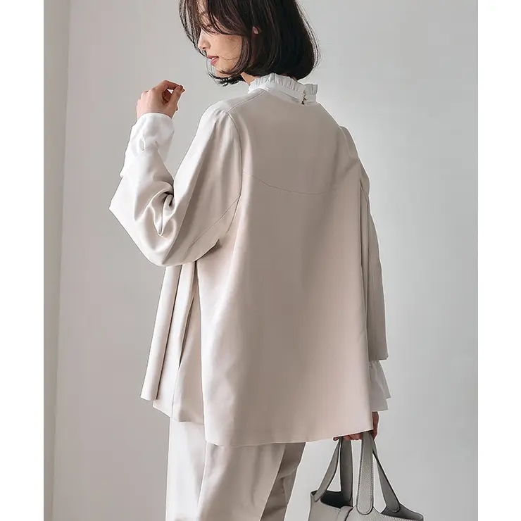 大人のきちんとシーンに大活躍フレアシルエットセットアップスーツ_4