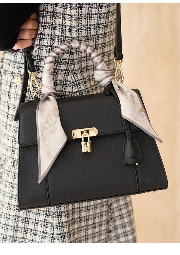 Qoo10] スナイデル ロールカバーパッドロックバッグ ハンドバ