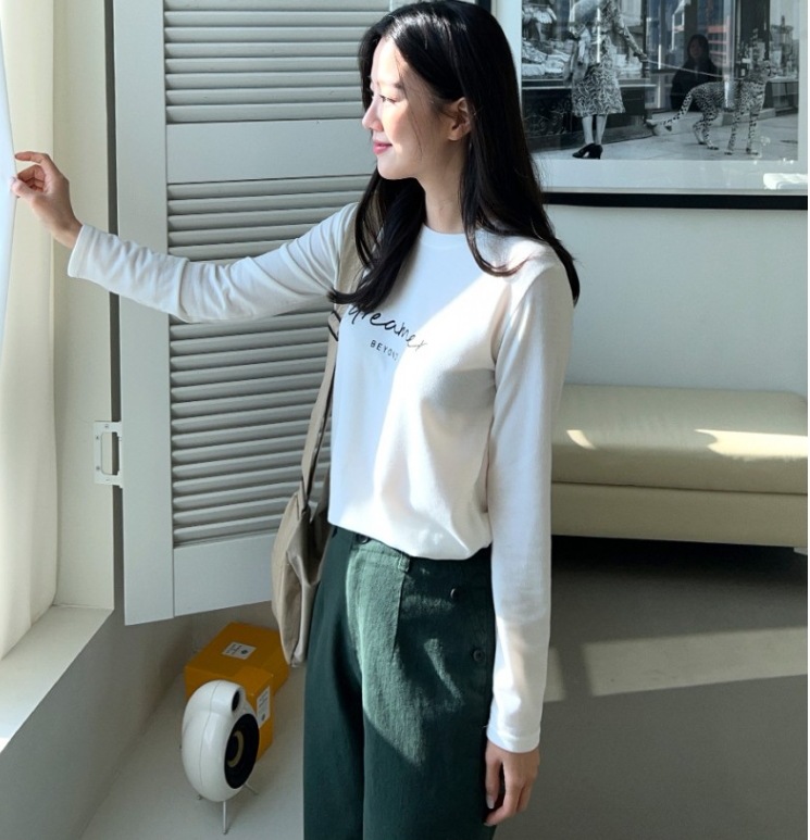 シンプルTシャツ カジュアル長袖シャツ ロゴ入りシャツ トップス Tシャツ シャツ プルオーバー 白シャツ 袖あり 長袖 萌袖 Uネック ラウンドネック ストレート シンプルTシャツ カジュアル長袖シャツ ロゴ入りシャツ トップス