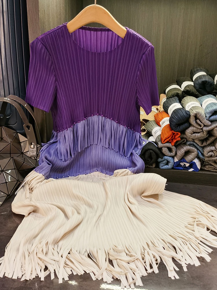 フリンジのしわのワンピースの気質の通勤の丸首の半袖の中で長いスカートの夏