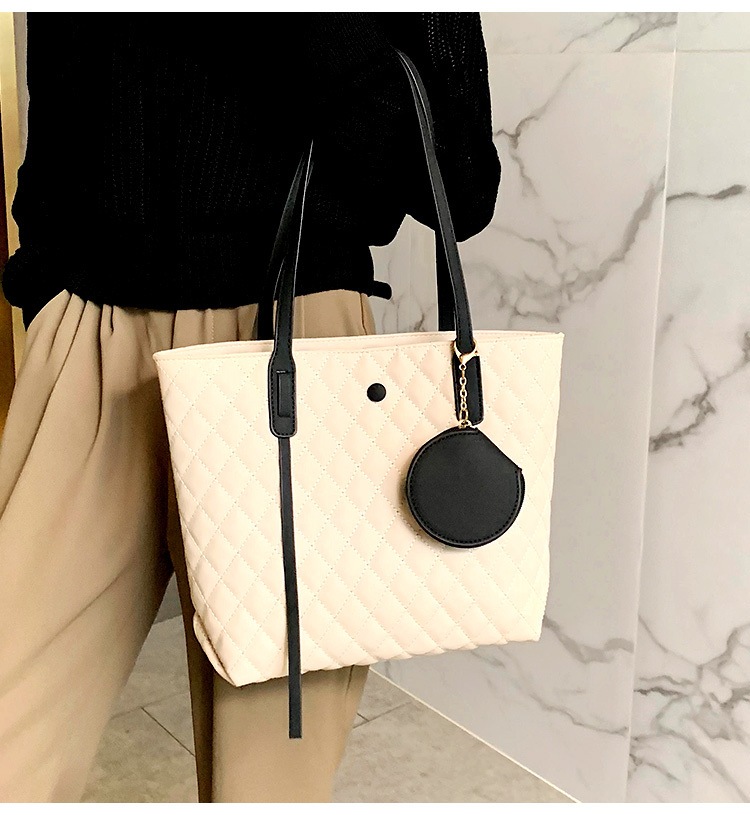 キルティングトートバッグ バッグ バック レディースバッグ トートバッグ トートバック 肩がけバック 肩掛けバック a4 A4 肩がけ 肩掛け PU キルティング かわいい 大人可愛い きれいめ キルティングトートバッグ バッグ バック レディースバッグ トートバッグ トートバック 肩がけバック 肩掛けバック a4 A4 肩がけ 肩掛け PU キルティング かわいい 大人可愛い きれいめ
