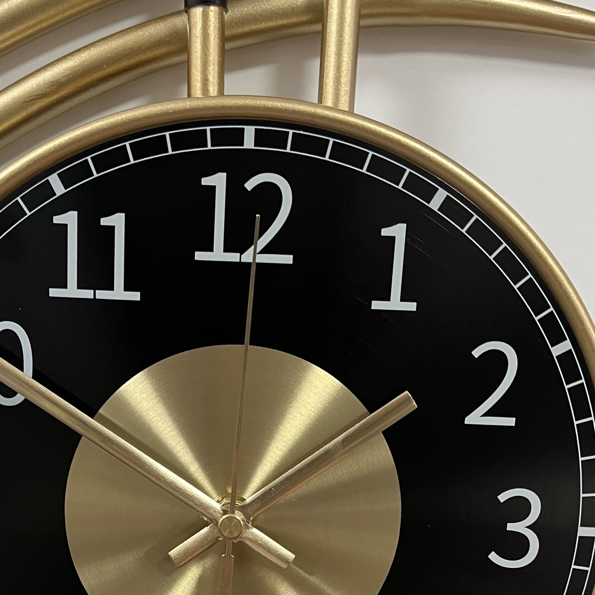 掛け時計 ラウンド 流線 サイレントクロック 柱時計 リビング ウォールクロック 単三電池 バッテリー式 シンプル インテリア 装飾品