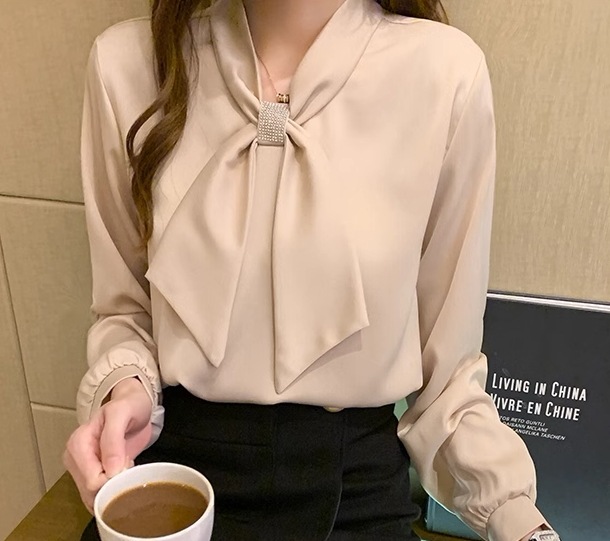 レディース トップス シャツ プルオーバー ミドル丈 長袖 Vネック ボウタイ りぼんタイ ストレート シフォン サテン 大人可愛い きれいめ シンプル 上品 おしゃれ こなれ感 エレガント レディース トップス シャツ プルオーバー ミドル丈 長袖 Vネック ボウタイ りぼんタイ ストレート シフォン サテン 大人可愛い きれいめ シンプル 上品 おしゃれ こなれ感 エレガント