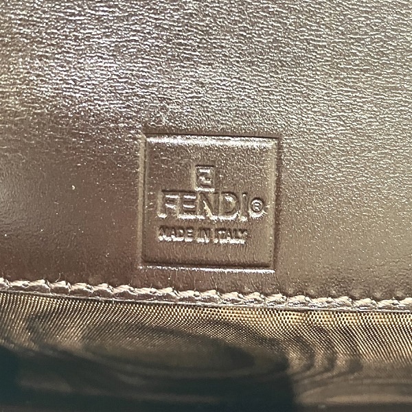 フェンディ FENDI ズッカ柄 コンパクトウォレット 31052 2つ折り財布【中古】 mdprevattcaulkingandwaterproofing.com