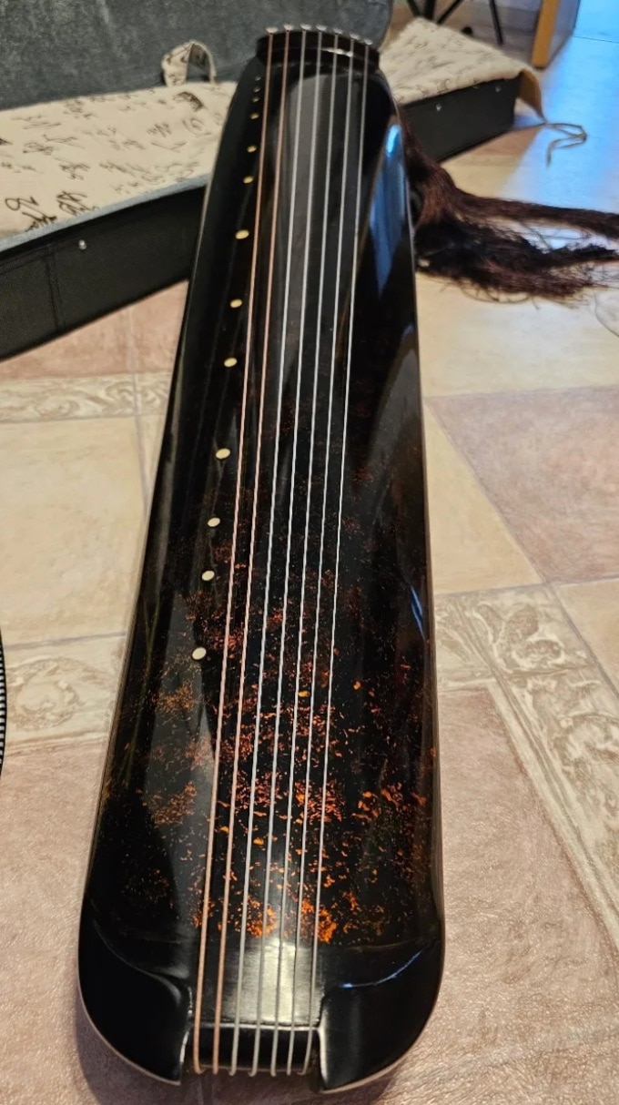 古琴 カオス式 鎌金色 中国の弦楽器 古琴 カオス式 鎌金色 中国の弦楽器