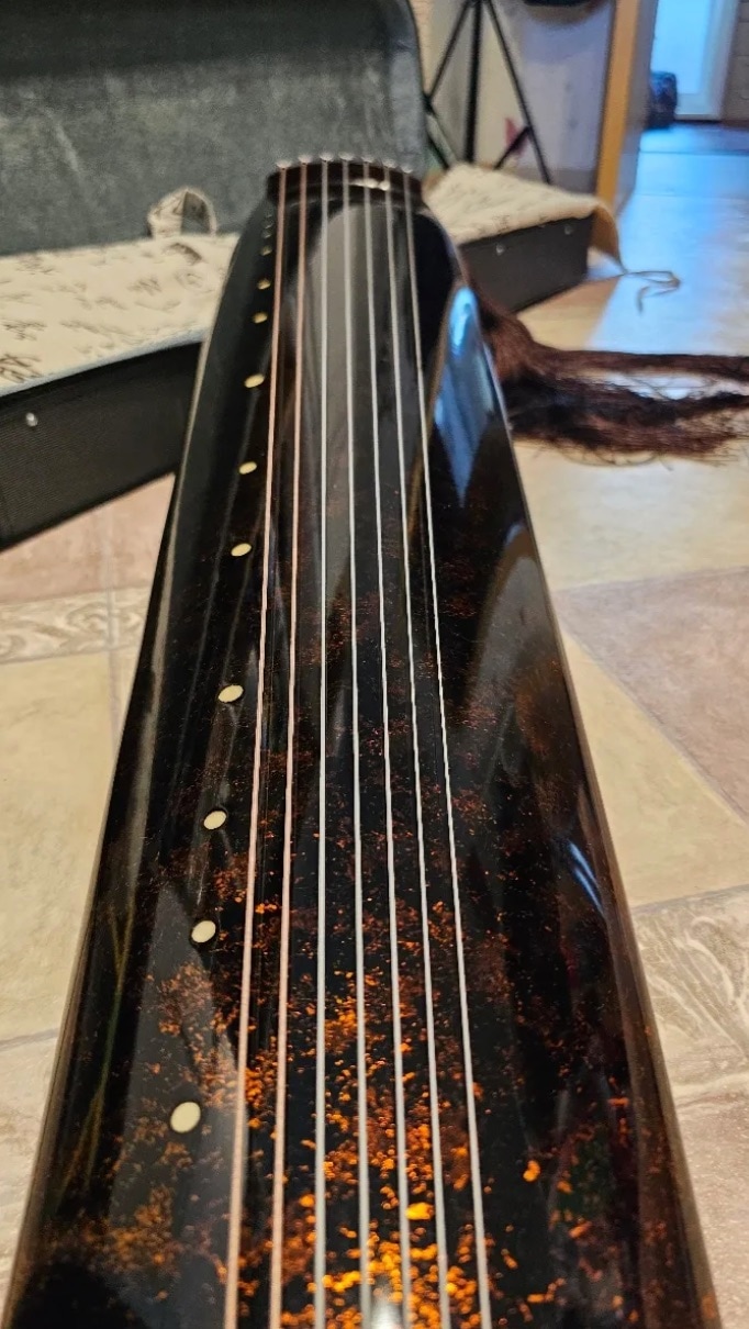 古琴 カオス式 鎌金色 中国の弦楽器 古琴 カオス式 鎌金色 中国の弦楽器