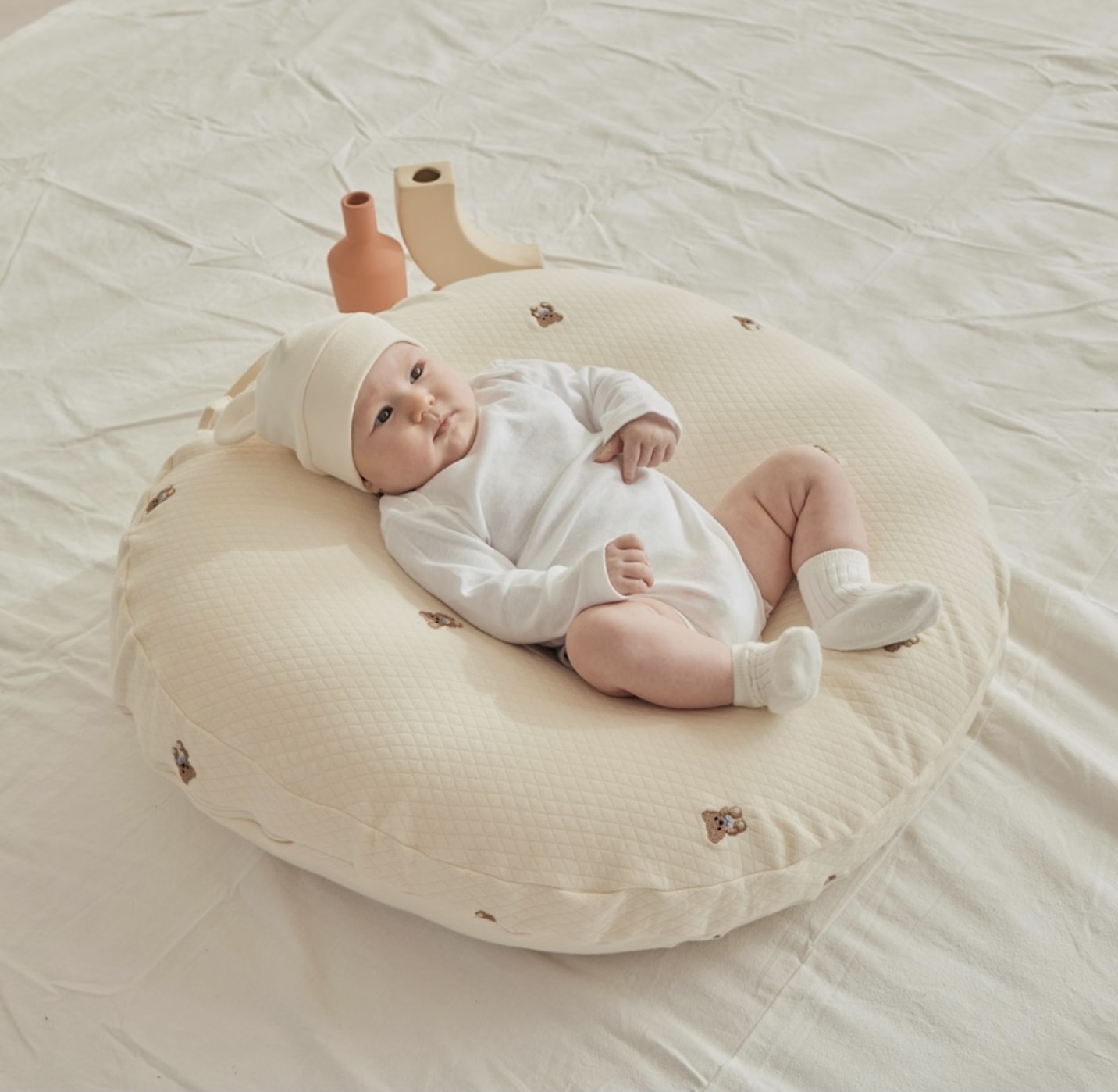 ロトトクッション Ribbon Teddy Air Mesh 逆流クッション 授乳枕 斜面枕 ベビー枕 うつ伏せ遊び 出産祝い 赤ちゃん 新生児 吐き戻し防止 韓国製