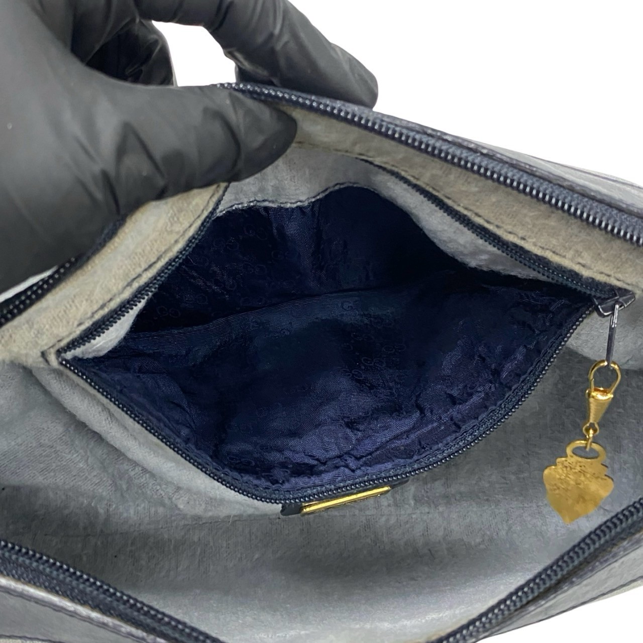 ヴィンテージ マイクロ GG ロゴ 金具ショルダーバッグ レザー PVC ネイビー 04048 ヴィンテージ マイクロ GG ロゴ 金具ショルダーバッグ レザー PVC ネイビー 04048