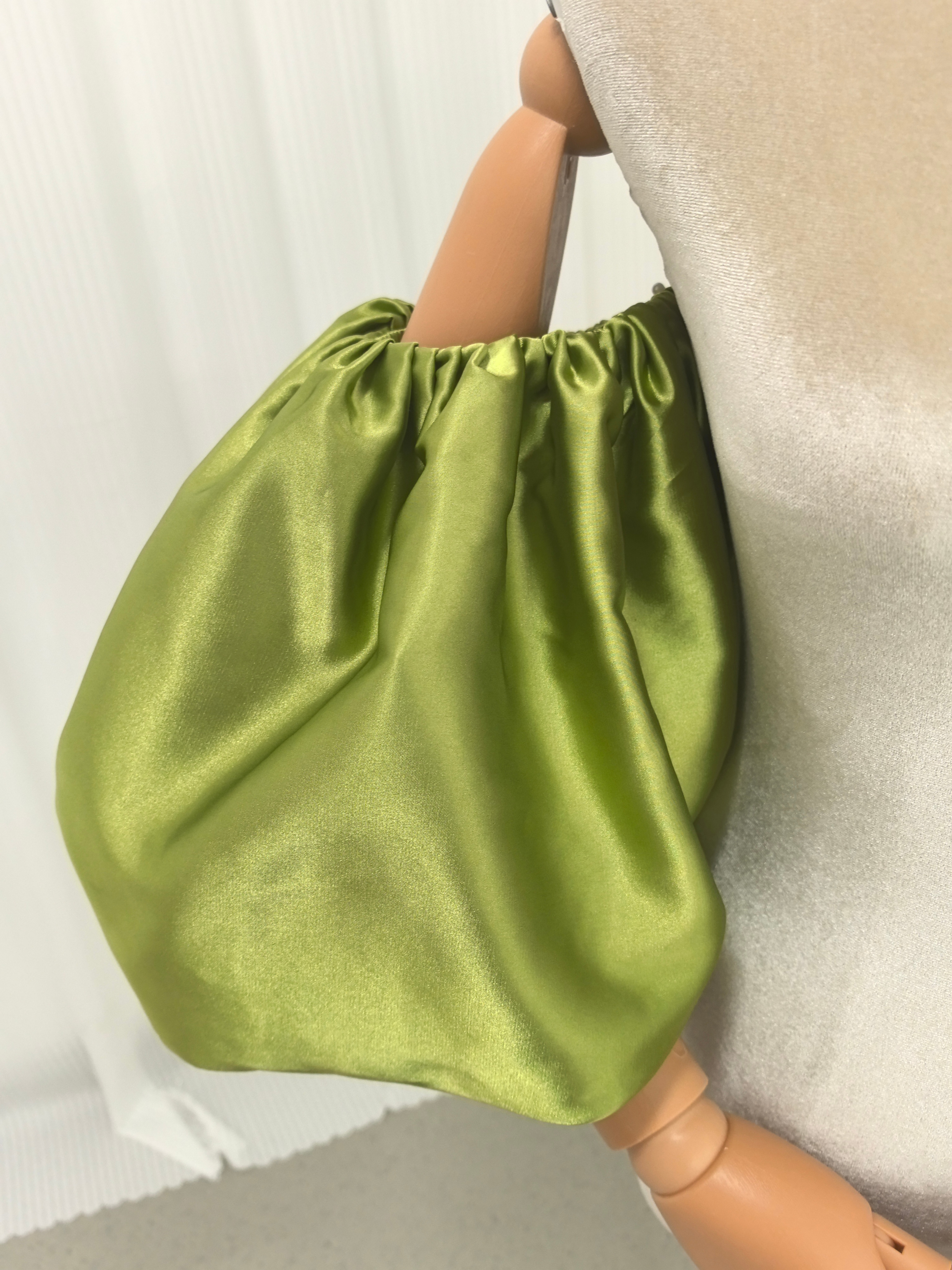 パフスリーブ グリーン 光沢サテン 取り外し袖 ストレッチ エレガント 前撮り
