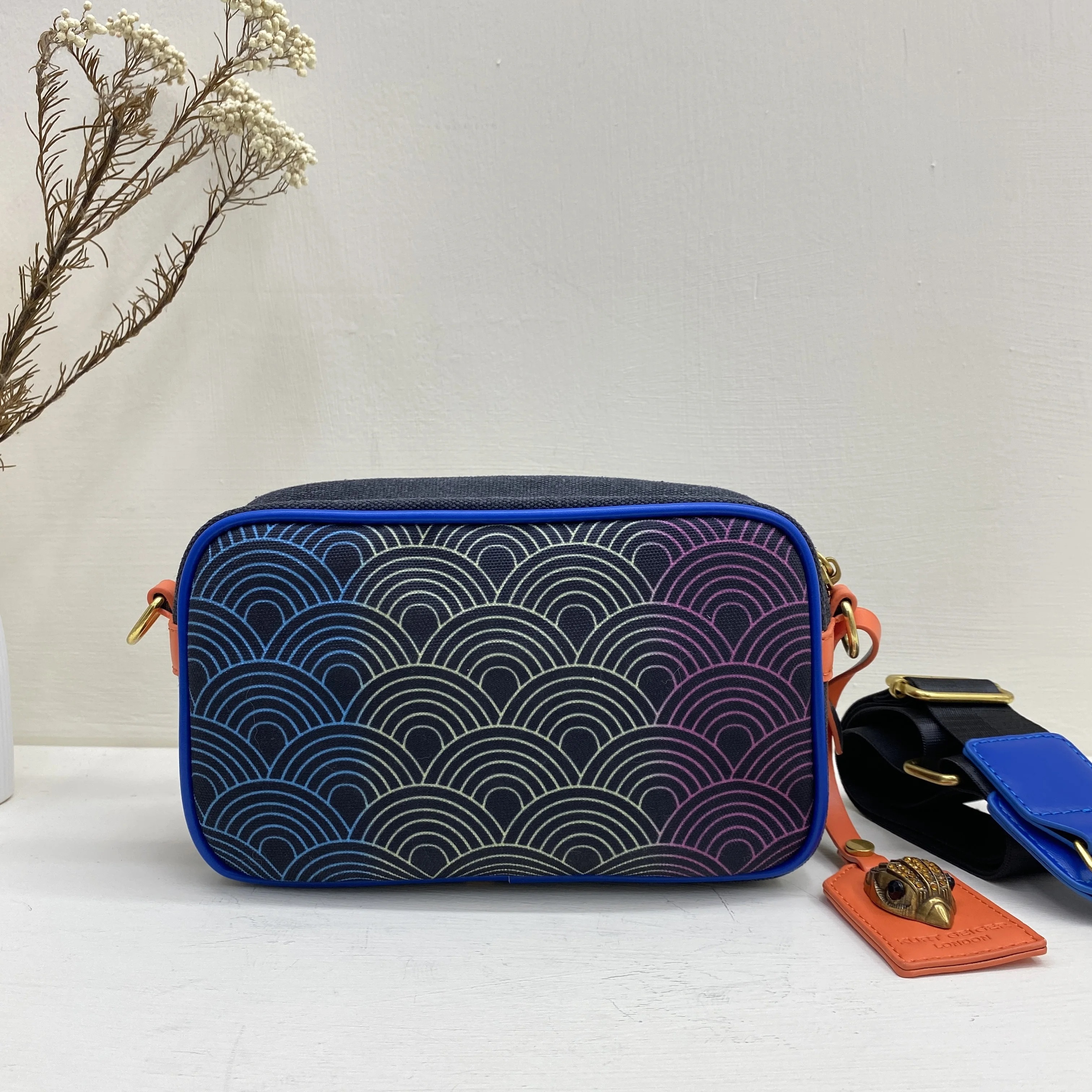 Kurt Geiger London レディース 女性用 ジュエリー 宝飾品 イヤリング Mismatch Earrings - Pearl Kurt Geiger London レディース 女性用 シューズ 靴 ヒール Belgravia