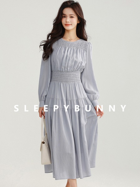 Sleepy Rabbit フレンチレトロなスリムで優しいワンピース
