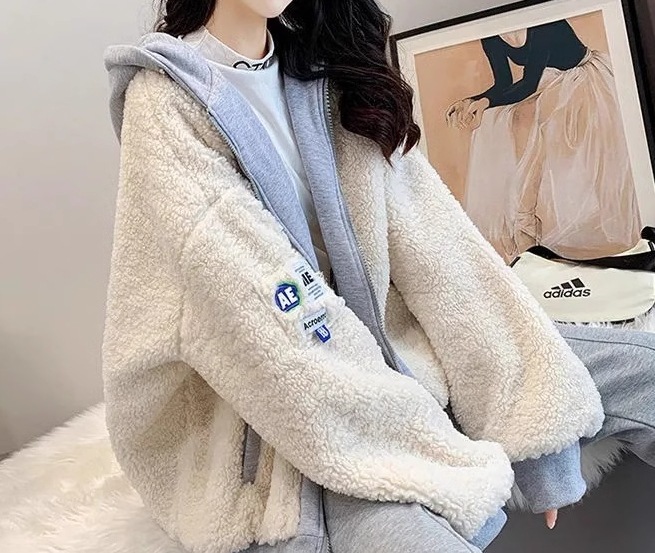 重ね着風 フェイクツーピース レディース ジャケット アウター 上着 ミドル丈 長袖 ストリート ヒップホップ もこもこ ふわふわ ファスナー ポケット フード フリース ベルベット かわいい 重ね着風 フェイクツーピース レディース ジャケット アウター 上着 ミドル丈 長袖 ストリート ヒップホップ もこもこ ふわふわ ファスナー ポケット フード フリース ベルベット かわいい