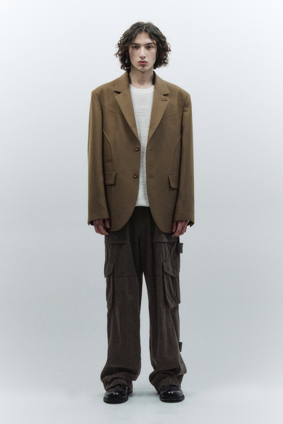 【INSILENCE】 CURVED LINE WOOL BLAZER : MOCHA